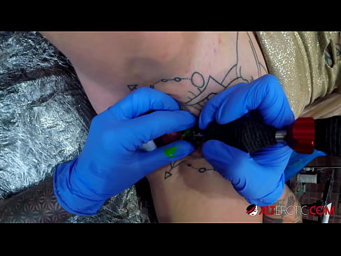 ❤️ Musikana ane nyora zvakanyanya Sully Savage akawana tattoo pa clitoris yake Mberi pa %sn.porno-flix.ru % ❌️❤