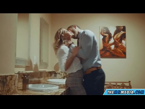 ❤️ Kana blonde ine busty inokukwezvera muchimbuzi cheveruzhinji Mberi pa %sn.porno-flix.ru % ❌️❤
